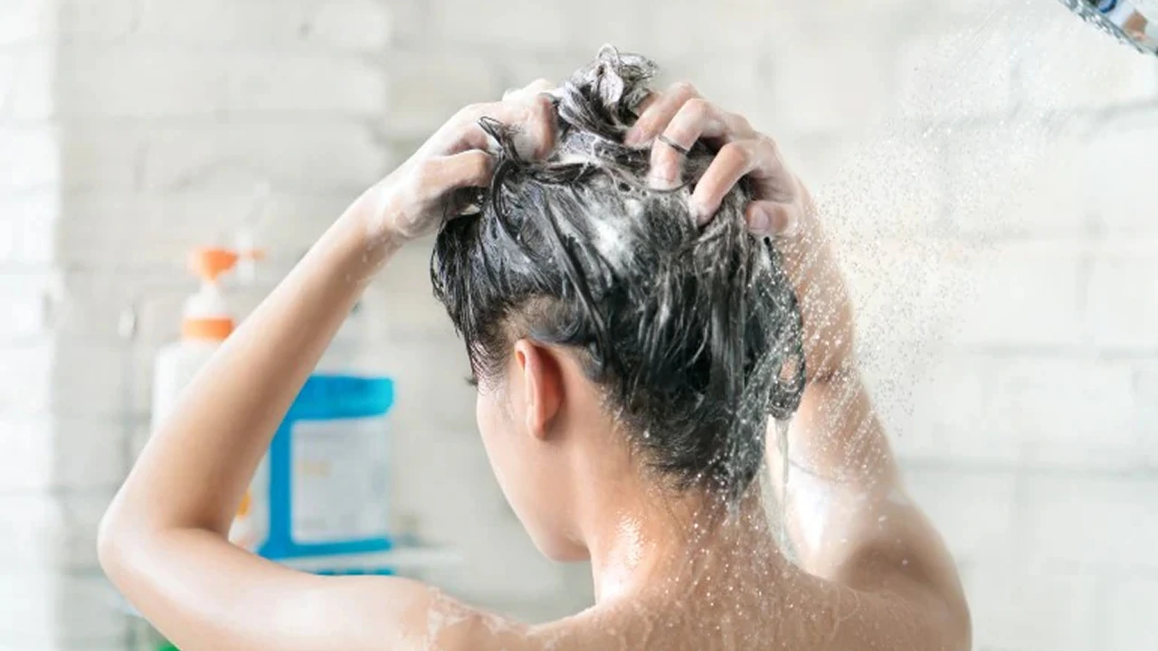 بهترین روش جلوگیری از ریزش مو در حمام